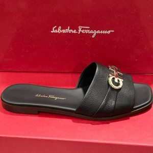 Salvatore Ferragamo Oria 10.